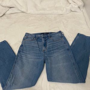 Hollister Ultra Rise Mom Jean